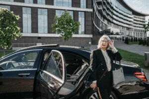 Bay Area airport transportation, SFO terminal pickup, airport pickup planning, private airport transfer, chauffeur pickup instructions, SFO flight delay pickup, airport baggage pickup